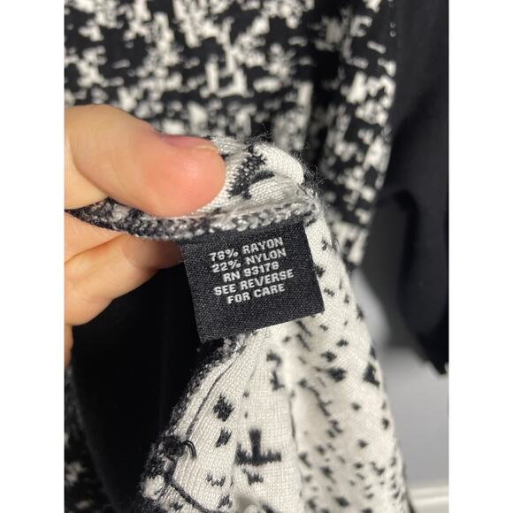 Premise Studio, Size 3X, Black & White Top, Asymmetrical Hem, Ombré Knit, EUC - Picture 3 of 6